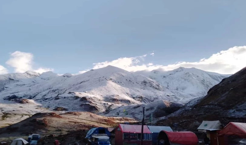 First snowfall in Neelum Valley ushers in snap winter feel