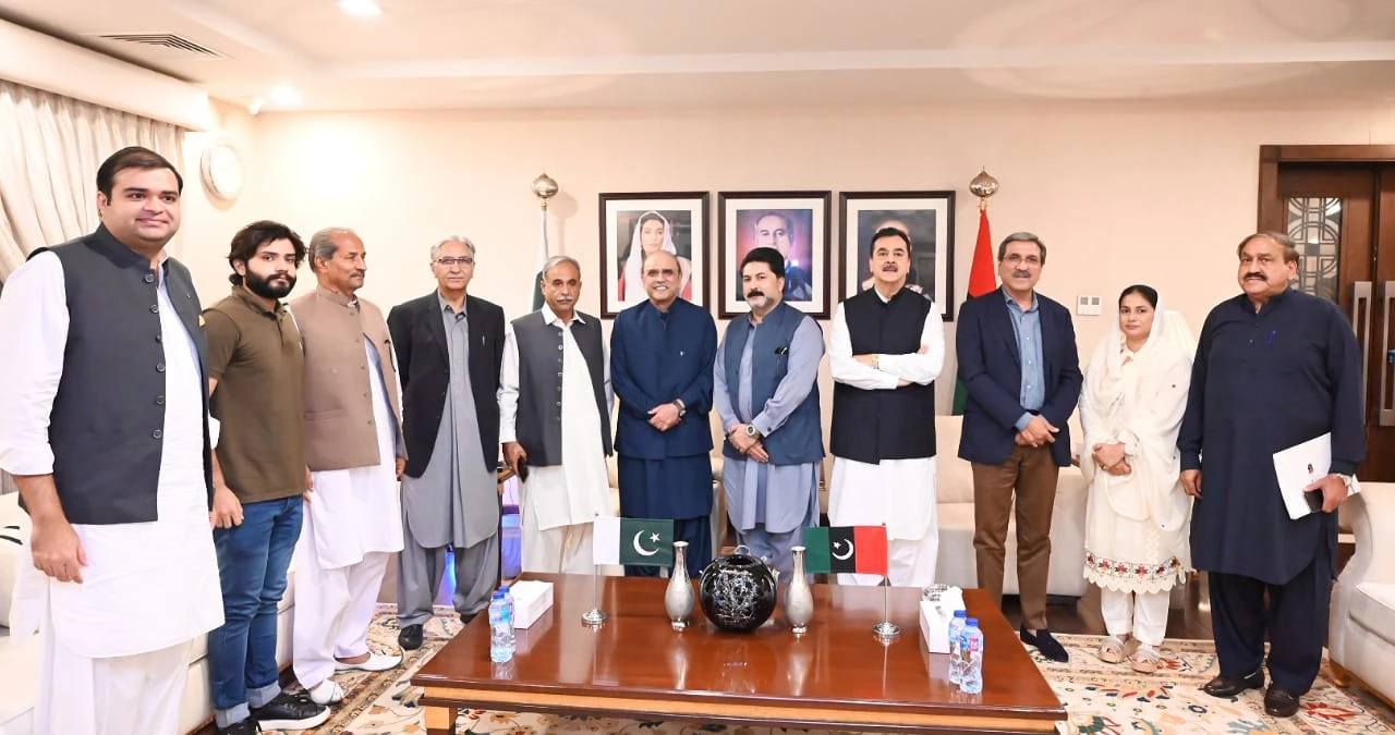 Various political personalities from Punjab join PPP in meeting with Zardari