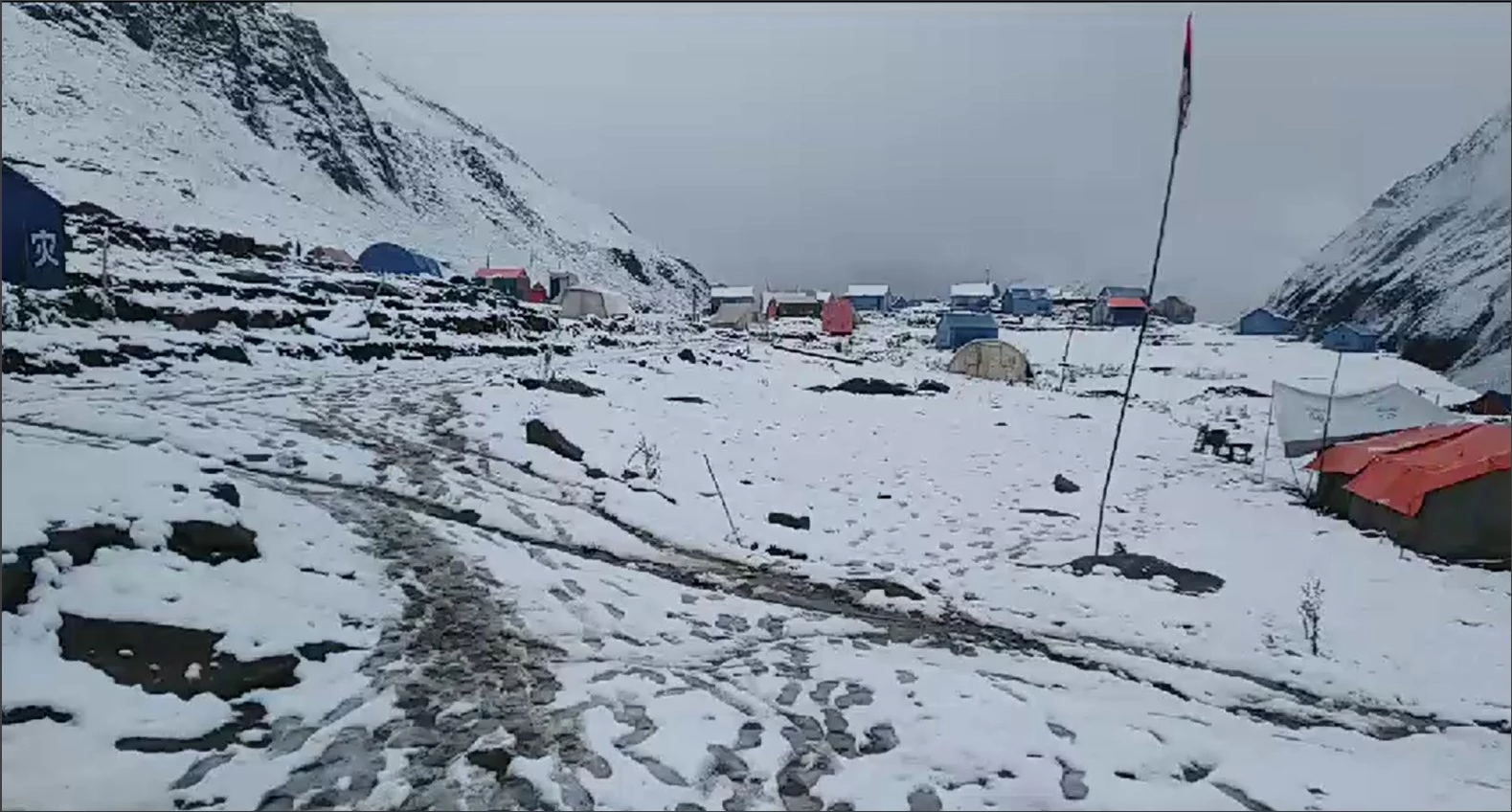 More snowfall in Neelum Valley brings chill to weather