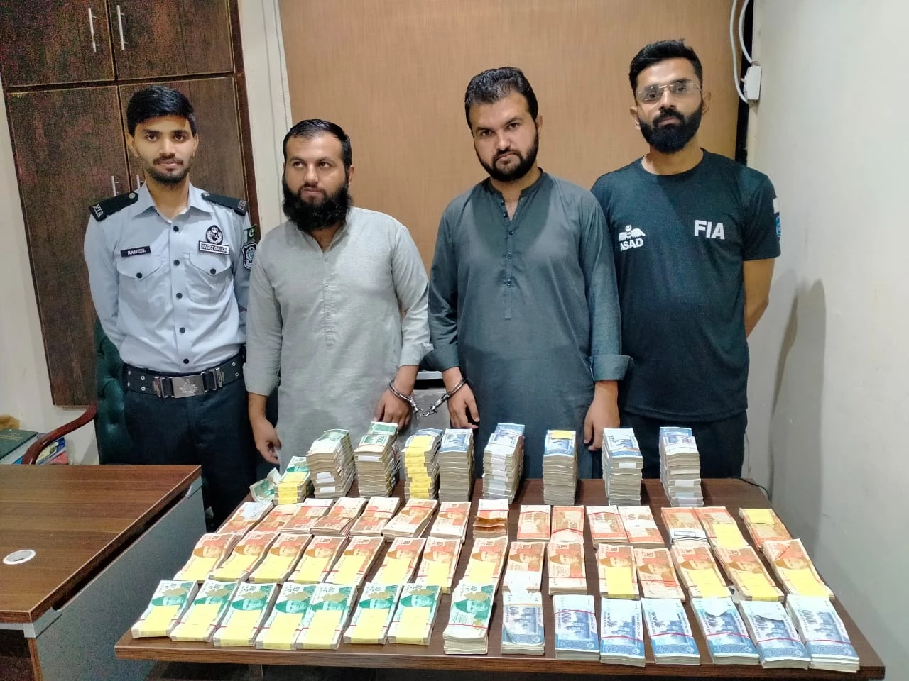 Major crackdown in Lahore targets illegal currency trade