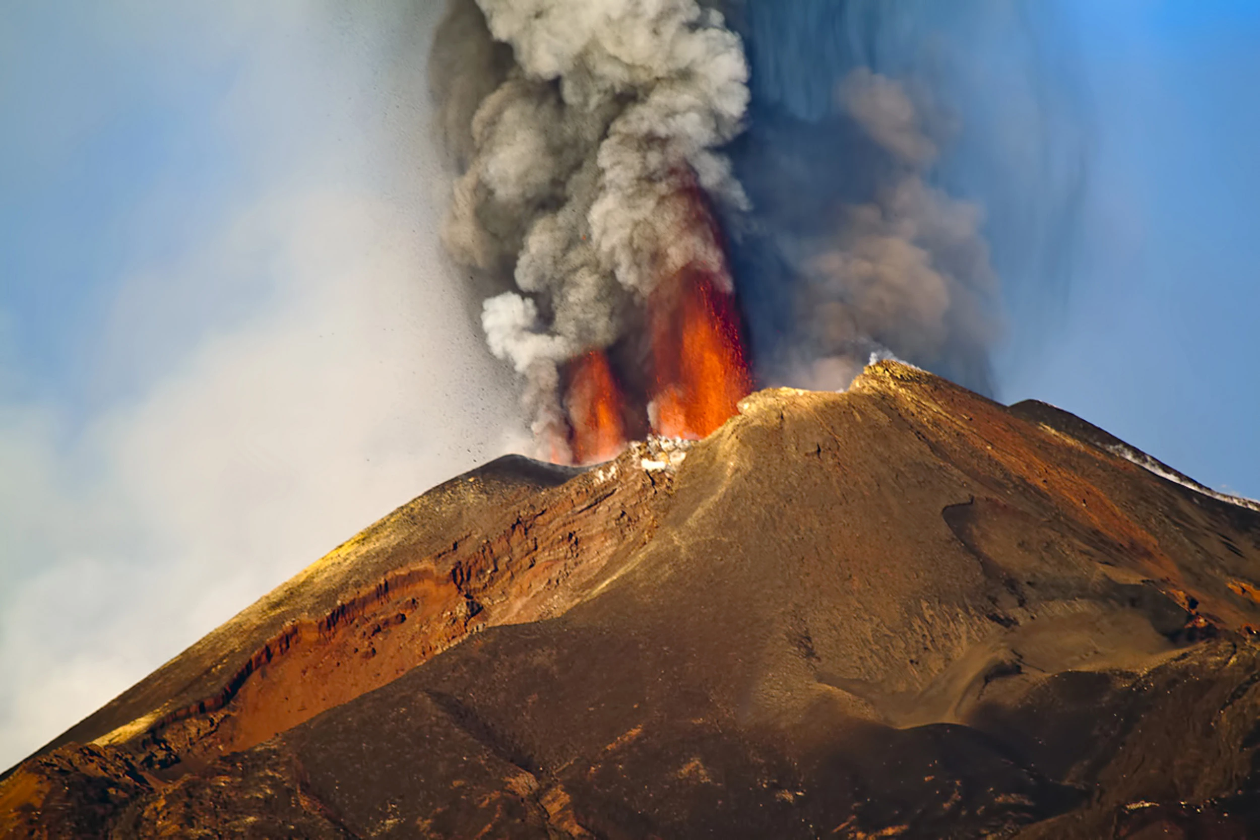 Biggest quake in 40 years shakes Italy's volcanic Campi Flegrei