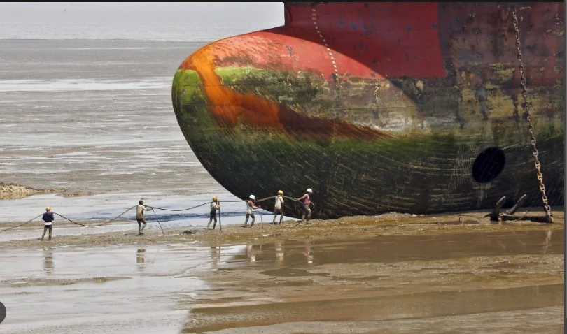 European firms scrap toxic ships on Bangladesh beaches: HRW