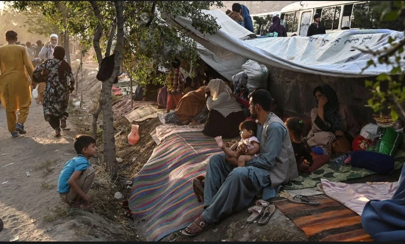 Govt crackdown rattles Afghan refugees in Pakistan