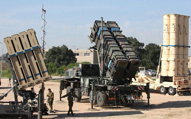 Germany and Israel sign 'historic' missile shield deal