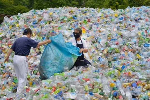 US adopts plan to phase out single-use plastics at national parks