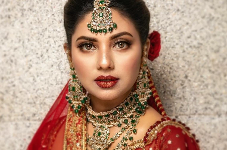 Sunita Marshall looks ravishing in red bridal dress