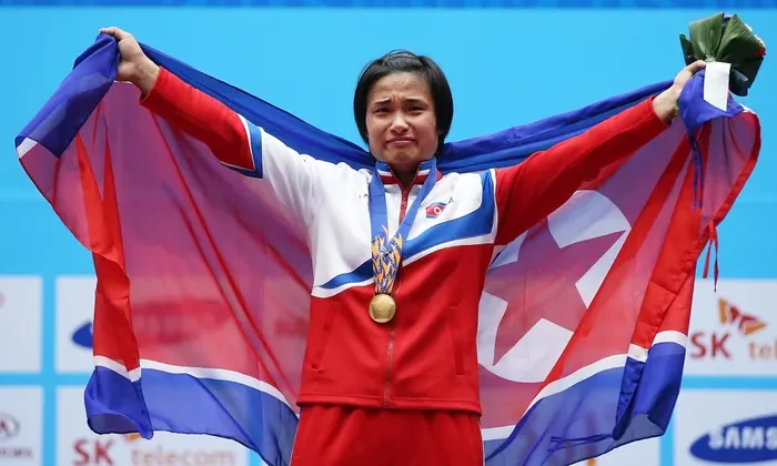 North Korean breaks world record as weightlifting dominance continues