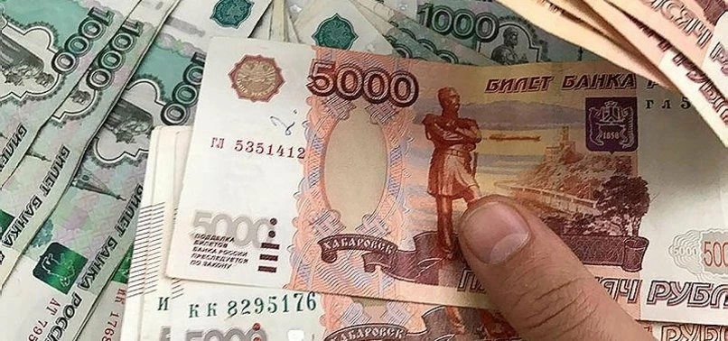 Ruble slumps again as Russia's economic woes mount