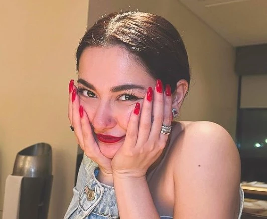 Hania Aamir’s hilarious tumble goes viral