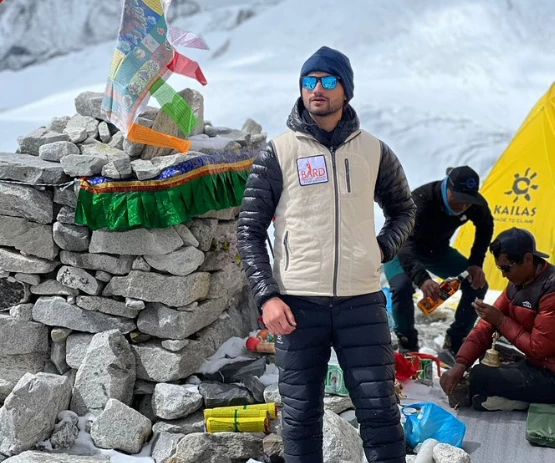 Shehroze Kashif scales 8,188-meter high Cho Oyu mountain in Tibet