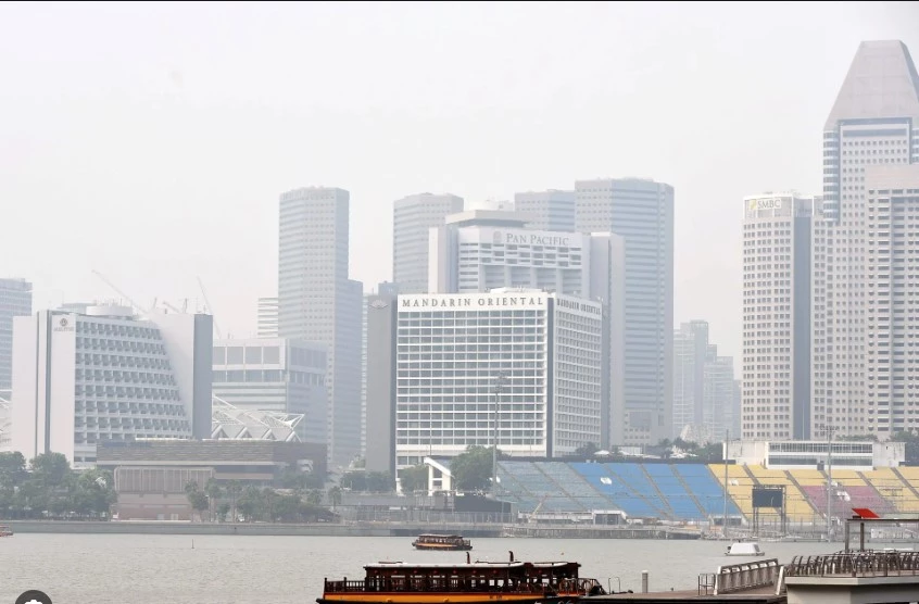 Indonesia fire haze pushes Singapore air quality into unealthy range