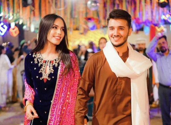 Shahveer Jafry & Ayesha Beig's dance performance at family wedding takes internet by storm