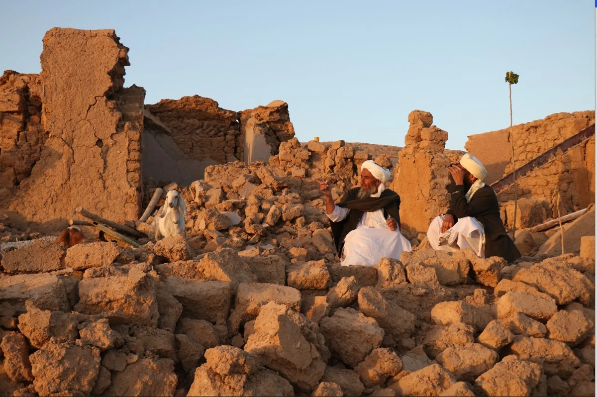 Death toll from Afghan quakes doubles to more than 2,000