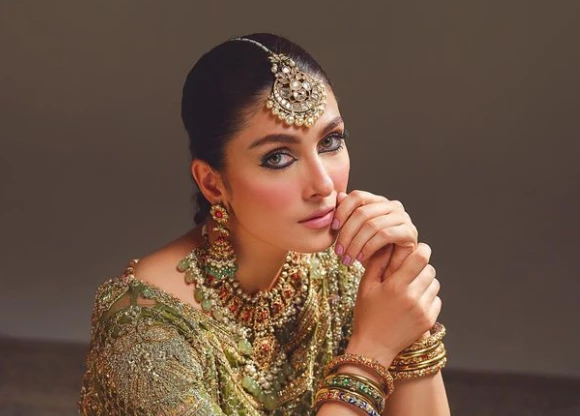 Ayeza Khan offers her two cents to disregard personality judgements