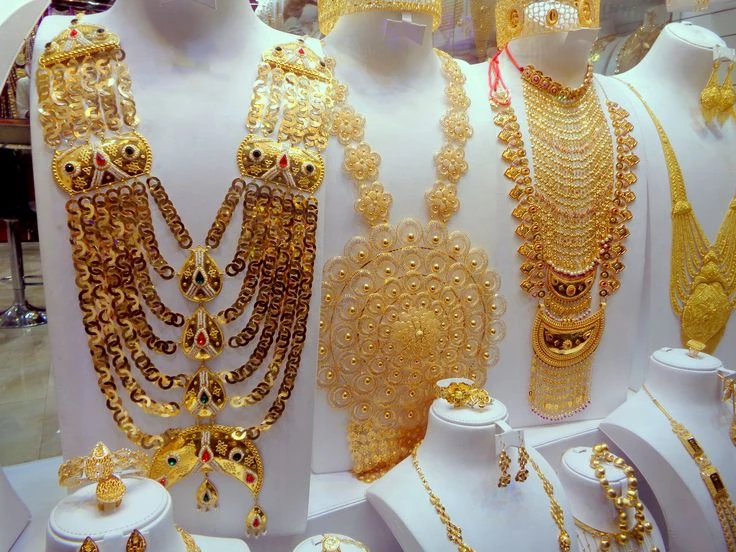 Gold prices soar in Pakistan