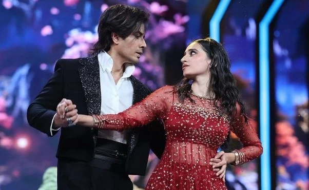 Ali Zafar and Mamya Shajaffar’s sizzling performance sets dance floor on fire