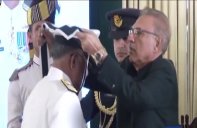 Naval Chief Admiral Naveed Ashraf decorated with Nishan-e-Imtiaz (Military)