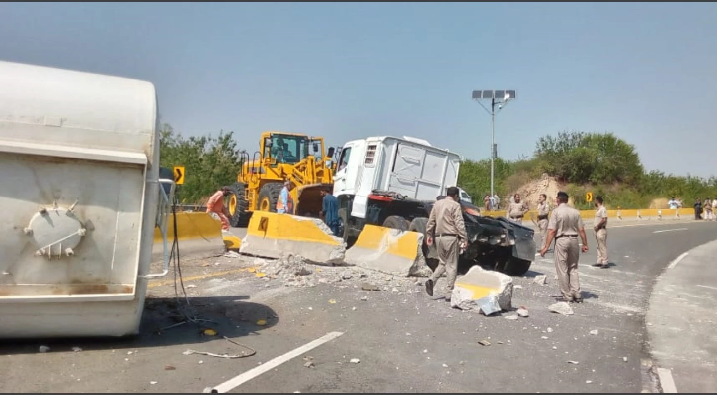 Traffic suspended after methanol-loaded tanker overturns on Motorway near Kallar Kahar