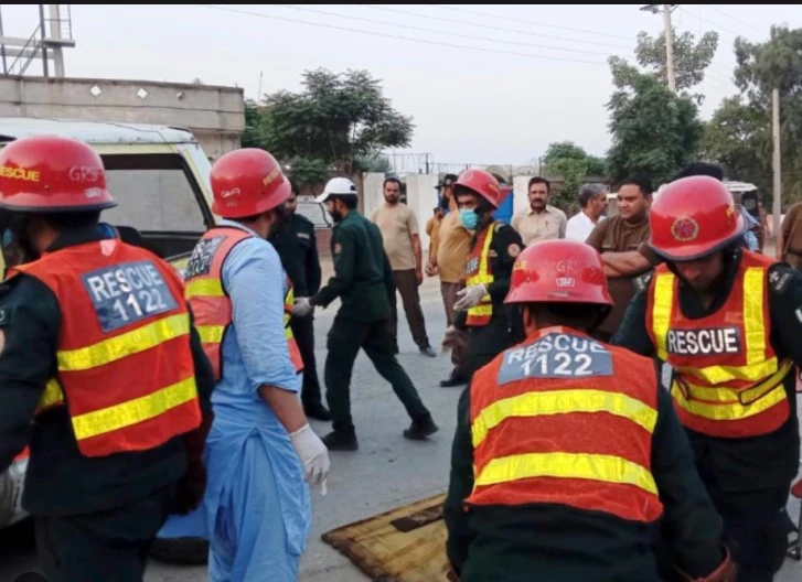 Tractor-trolley crushes family of four to death in Arifwala