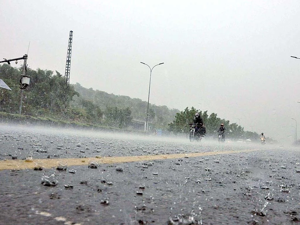 Rain brings down mercury level in plains of Punjab