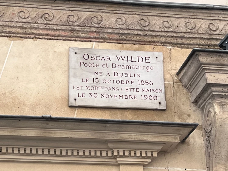 Artists pay homage to Oscar Wilde in Paris hotel where he died