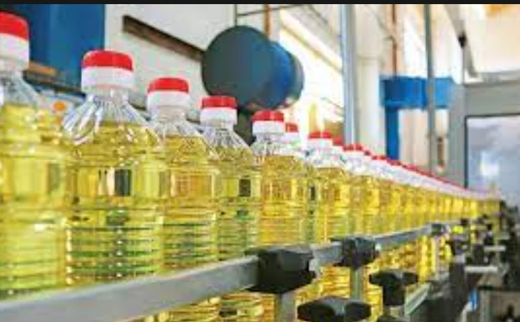 Ghee, cooking oil prices slashed at Utility Stores