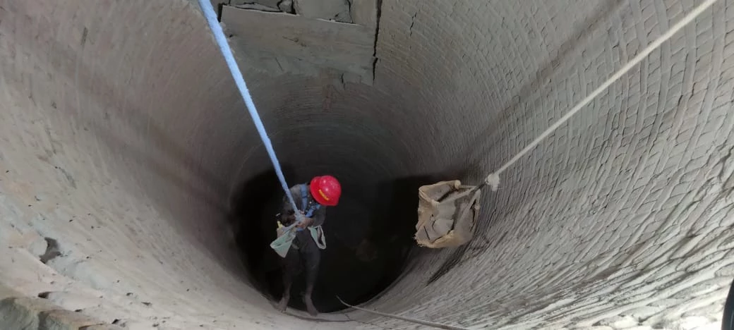 Two labourers buried under mudslide while digging well in Lodhran rescued