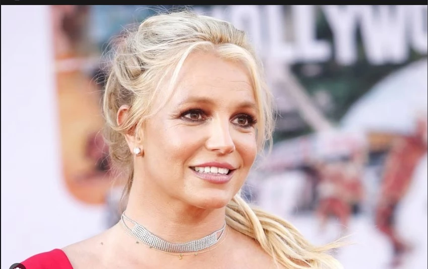 Britney Spears tells of troubles in new memoir