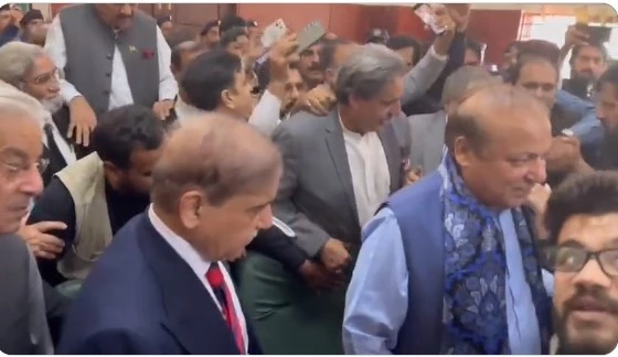 Nawaz Sharif surrenders before court, gets bail in Toshakhana case