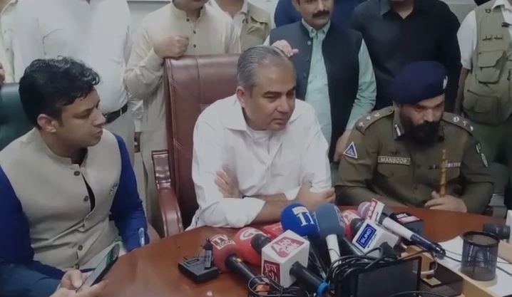 Public service delivery check: CM visits Okara hospital, police station