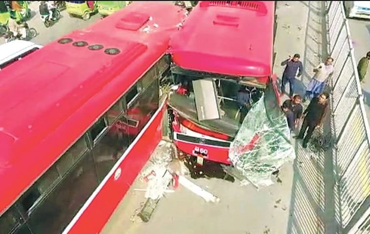 Several passengers hurt in Metro bus accident in Islamabad