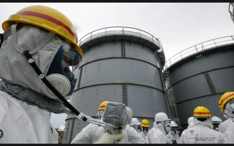 Four Japan nuclear plant workers hospitalised after splashed with radioactive water