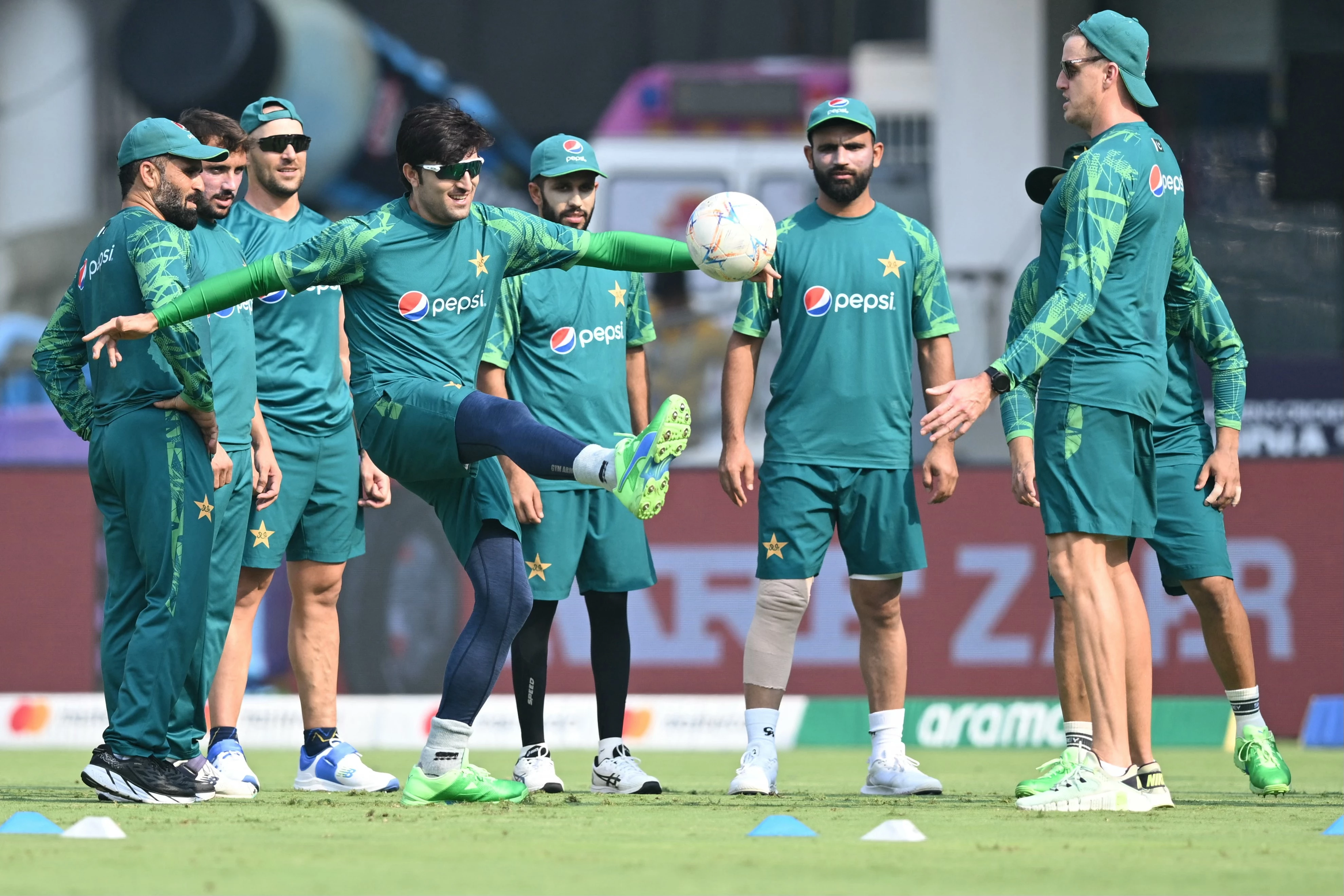 Pakistan believe 'miracles can happen' to rescue World Cup dream