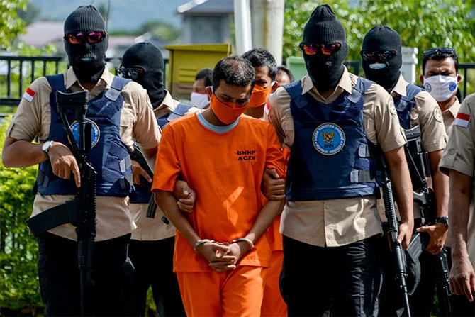 Indonesia sentences Iranian drug gang to death