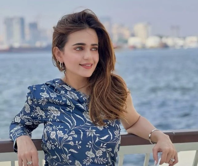 Sumbal Iqbal shares amazing reel of her Dubai getaway