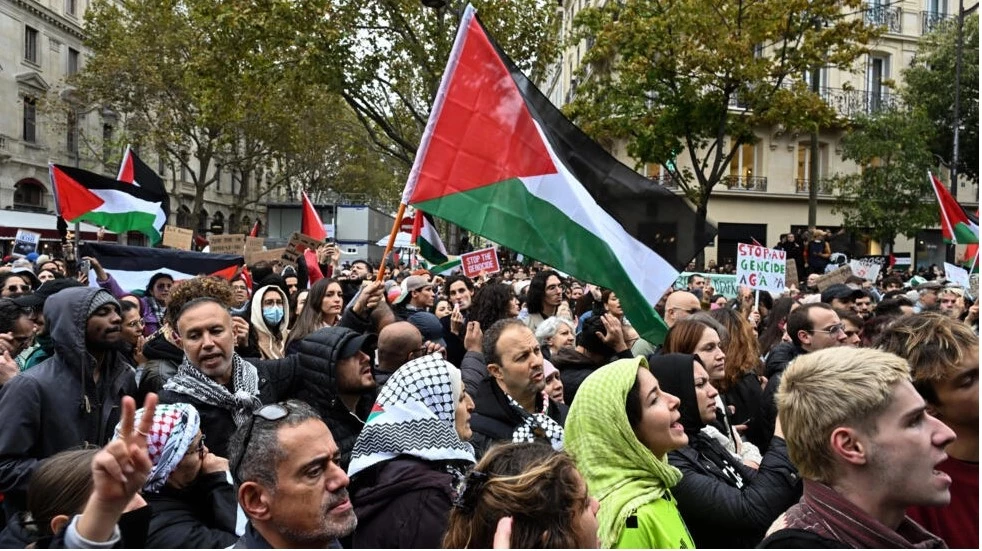 Thousands of demonstrators join banned pro-Palestinian march in Paris