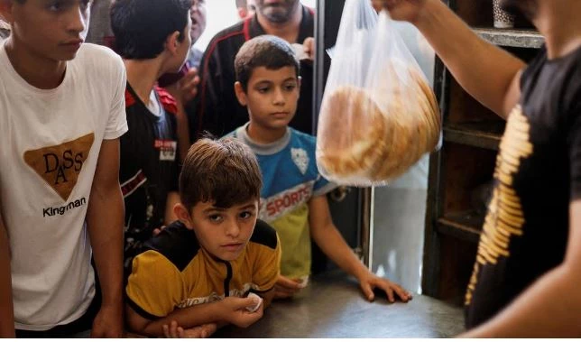 Huge queues at Gaza bakeries as war shortages bite