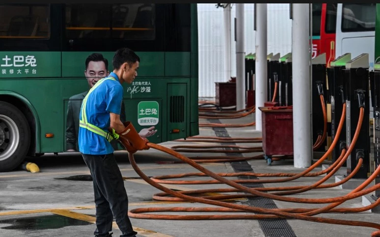 China's electric bus revolution glides on