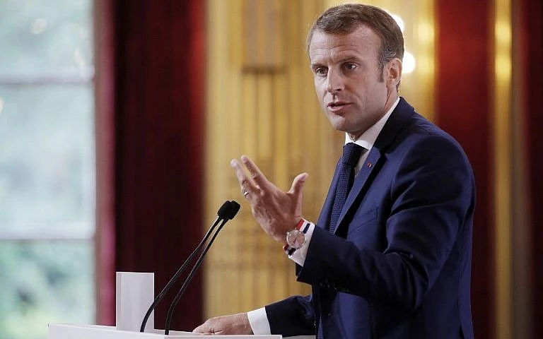 Macron opposes gender-neutral French writing