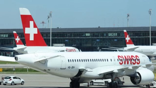 Tech failure briefly halts departures from main Swiss airport