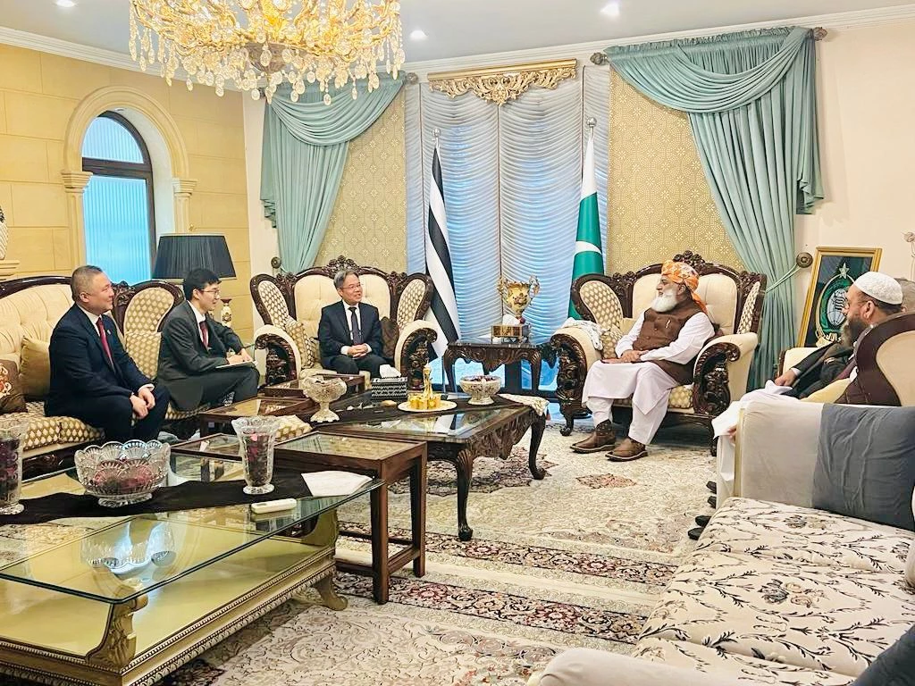 Chinese Ambassador calls on Maulana Fazlur Rehman