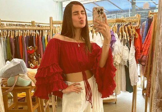 Iqra Aziz's fun-filled shopping session inspires many