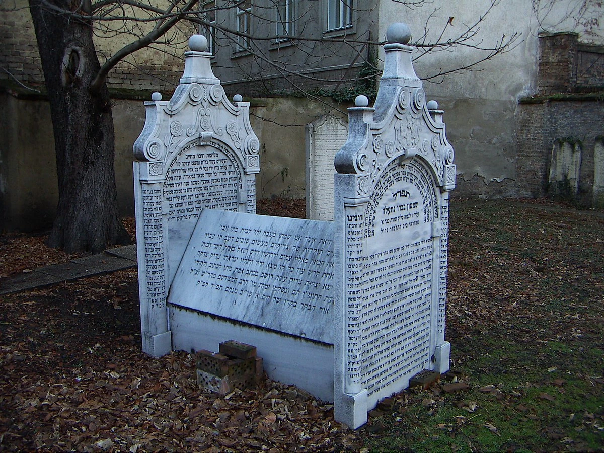 Fire damages hall at Jewish part of Vienna cemetery