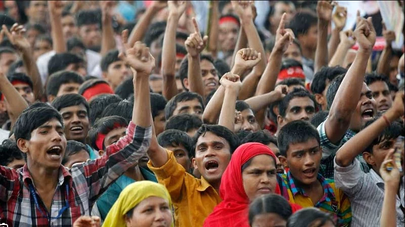 Violent Bangladesh garment protests shut hundreds of factories