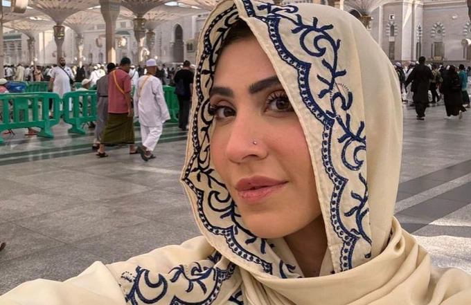 Hina Pervez Butt in Saudi Arabia to perform Umrah