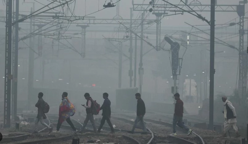 Schools shut as toxic smog engulfs India's capital