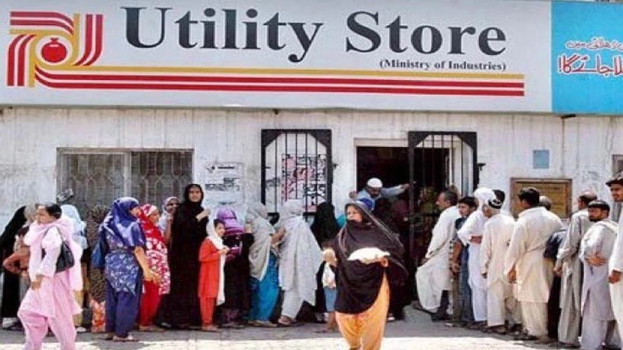 Wheat flour shortage hits Karachi's utility stores, residents forced to pay higher prices