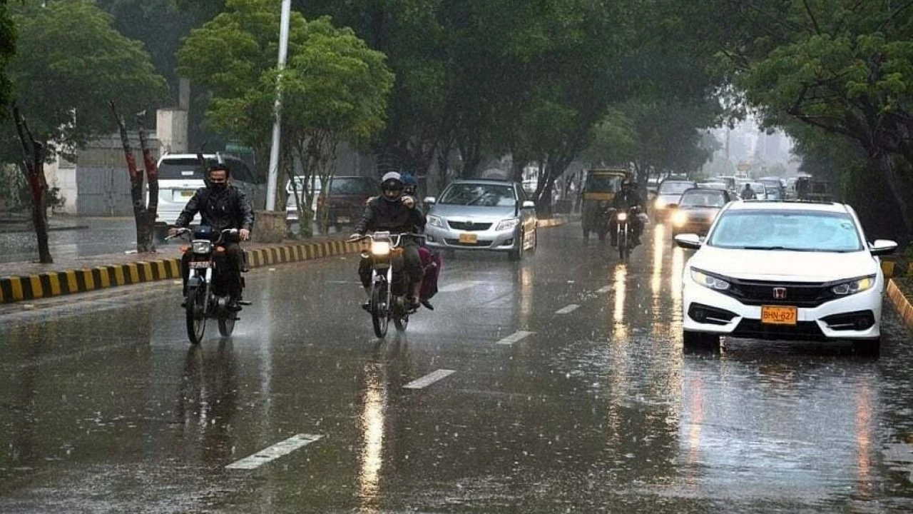 Hailstorms and heavy rains hit Karachi