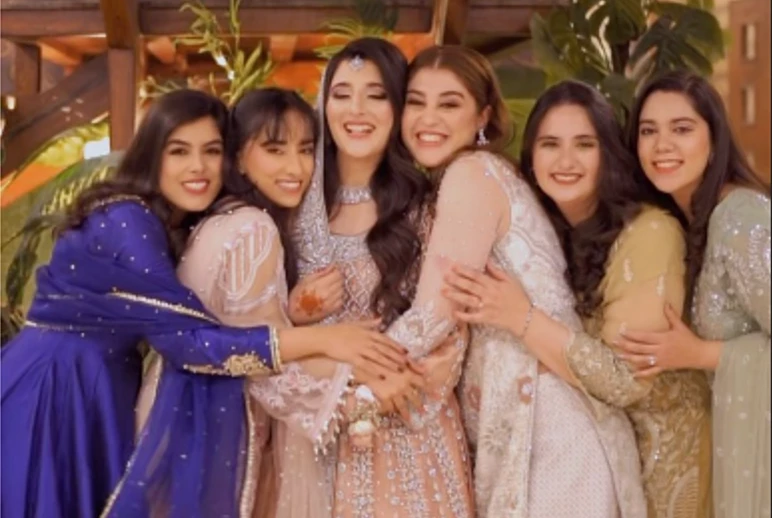 Laraib Rahim’s ‘all friends engaged’ dream finally comes true