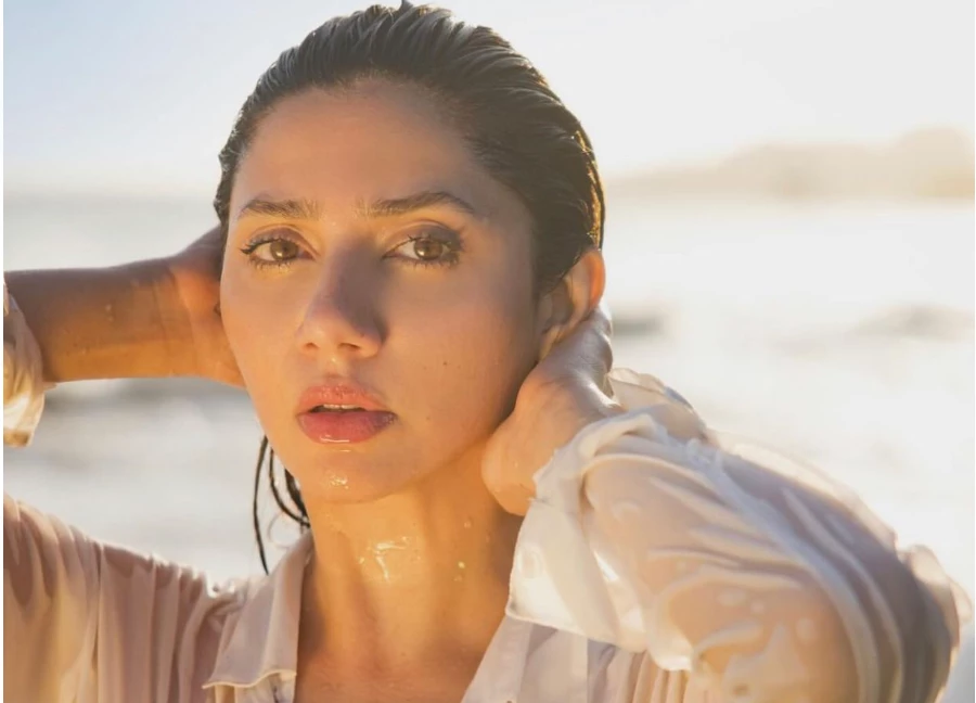 Mahira Khan’s beach-pictures set internet ablaze